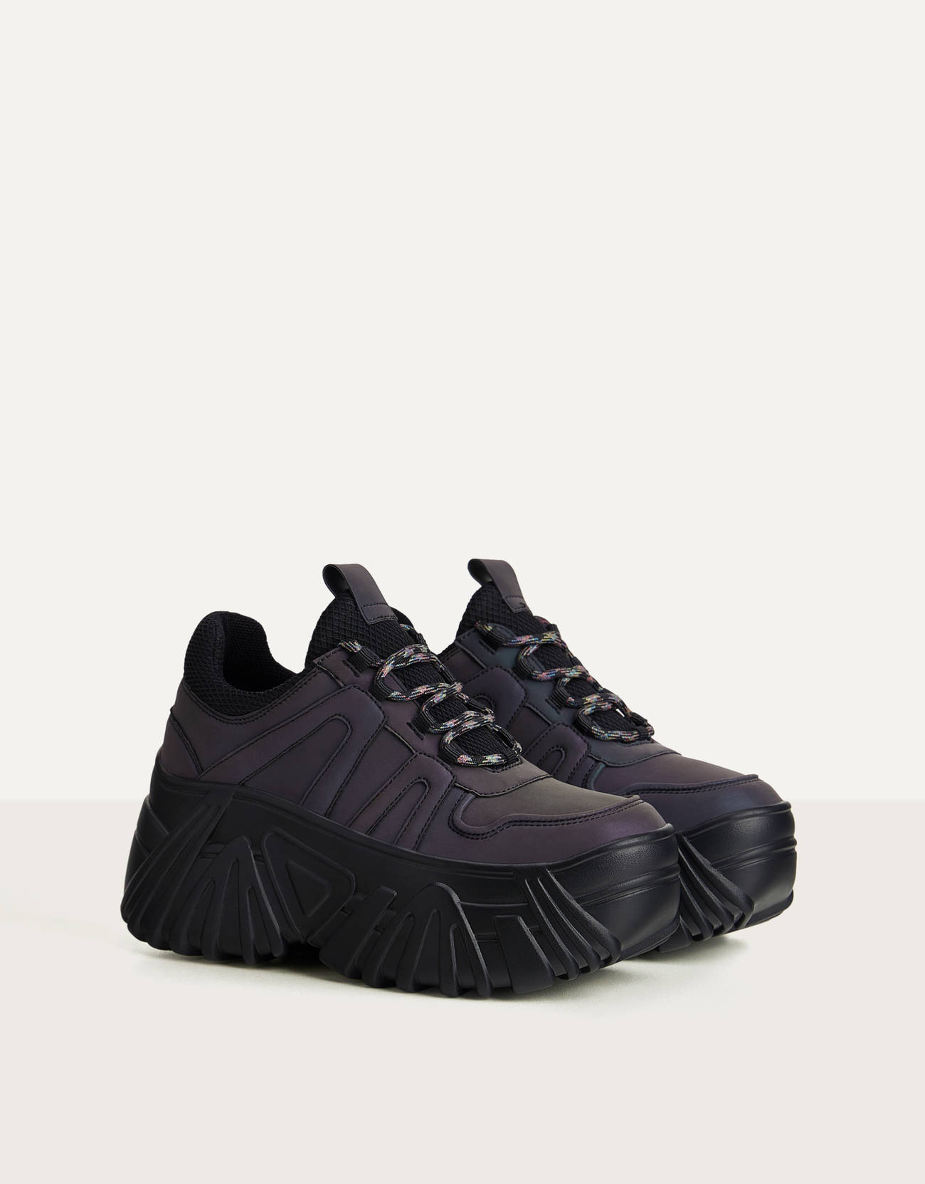 Reflektierende Sneaker mit Plateausohle